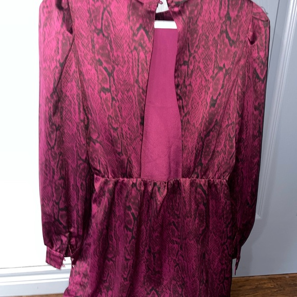 Dynamite satin long sleeve dress - Picture 2 of 2